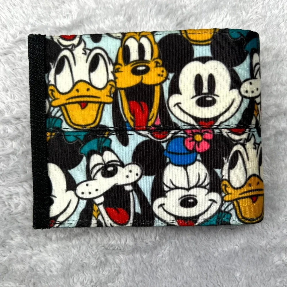 Harveys for Disney Couture‎ Mickey & Friends Boyfriend Seatbelt Bifold Wallet